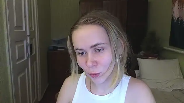 Snapshot of Riley_Roo chatting on January 2025 05:28:02 PM Riley Roo online show from January 2025 05:28:02 PM