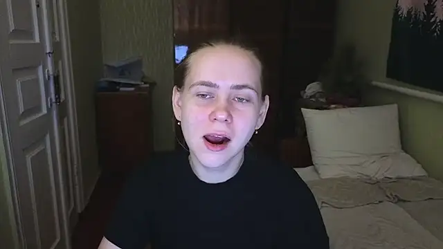 Snapshot of Riley_Roo chatting on January 2025 05:53:01 PM Riley Roo online show from January 2025 05:53:01 PM