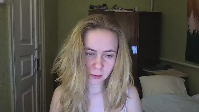 Snapshot of Riley_Roo chatting on February 2025 06:55:01 PM Riley Roo online show from February 2025 06:55:01 PM