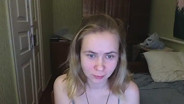 Snapshot of Riley_Roo chatting on February 2025 05:22:01 PM Riley Roo online show from February 2025 05:22:01 PM