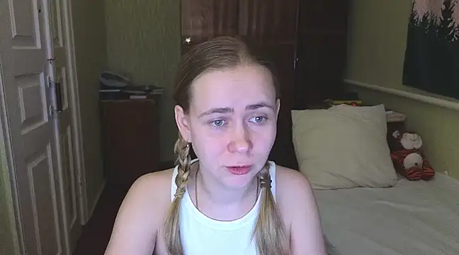 Snapshot of Riley_Roo chatting on February 2025 05:36:01 PM Riley Roo online show from February 2025 05:36:01 PM