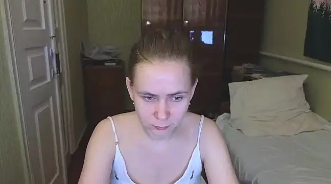 Snapshot of Riley_Roo chatting on February 2025 05:15:02 PM Riley Roo online show from February 2025 05:15:02 PM