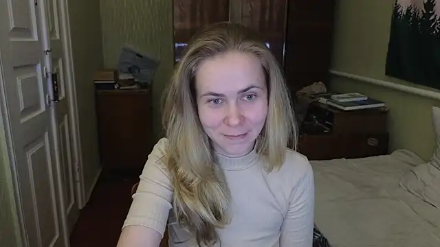 Snapshot of Riley_Roo chatting on March 2025 06:18:01 PM Riley Roo online show from March 2025 06:18:01 PM