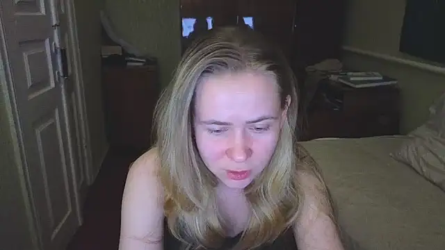 Snapshot of Riley_Roo chatting on March 2025 05:25:02 PM Riley Roo online show from March 2025 05:25:02 PM