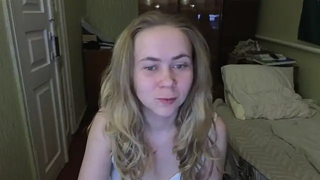 Snapshot of Riley_Roo chatting on March 2025 07:09:01 PM Riley Roo online show from March 2025 07:09:01 PM