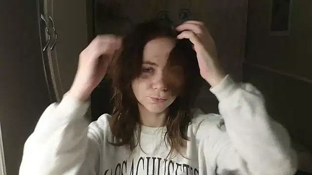 Snapshot of Riley_Roo chatting on November 2025 04:40:02 PM Riley Roo online show from November 2025 04:40:02 PM