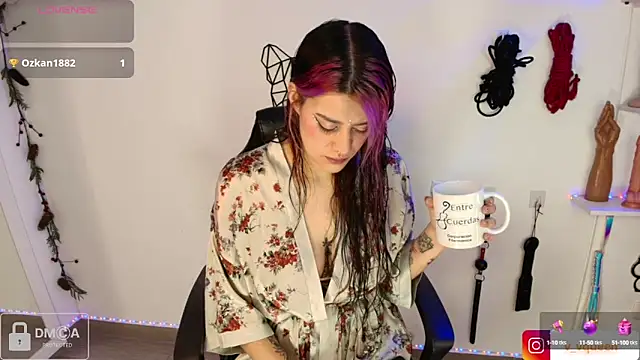 Snapshot of Violet-Queen chatting on December 2024 10:39:02 AM Violet-Queen online show from December 2024 10:39:02 AM