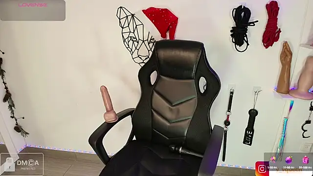 Snapshot of Violet-Queen chatting on December 2024 02:29:02 AM Violet-Queen online show from December 2024 02:29:02 AM