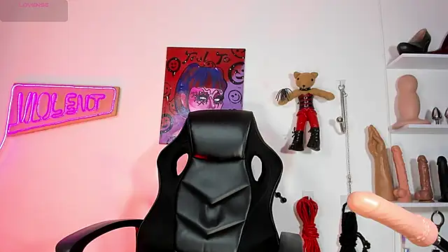 Snapshot of Violet-Queen chatting on October 2025 10:10:01 PM Violet-Queen online show from October 2025 10:10:01 PM