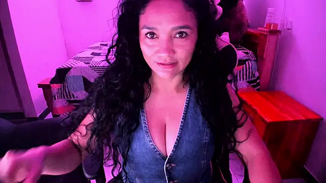 Snapshot of rayza_mature_154 chatting on April 2026 04:12:02 PM rayza mature 154 online show from April 2026 04:12:02 PM