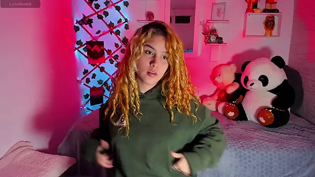 Elena-Rosse online show from October 2025 04:33:01 AM