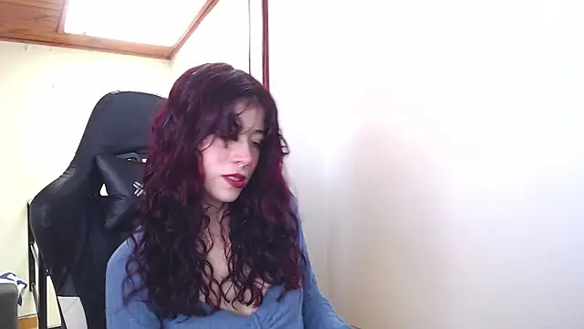 Snapshot of SuzzyyM chatting on January 2025 03:29:01 PM SuzzyyM online show from January 2025 03:29:01 PM