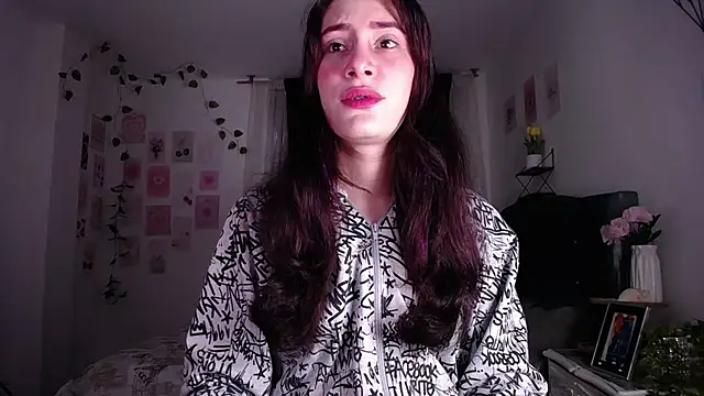 IsaBaileys  online show from May 2026 10:27:01 PM