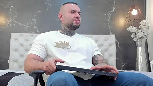 Snapshot of BruceDallas chatting on March 2025 11:23:01 PM BruceDallas online show from March 2025 11:23:01 PM