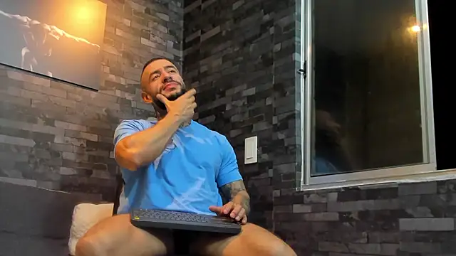 Snapshot of BruceDallas chatting on September 2025 01:18:02 AM BruceDallas online show from September 2025 01:18:02 AM