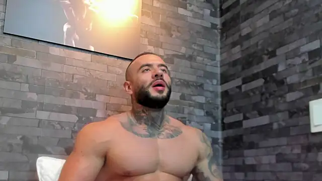 Snapshot of BruceDallas chatting on December 2025 01:54:02 AM BruceDallas online show from December 2025 01:54:02 AM