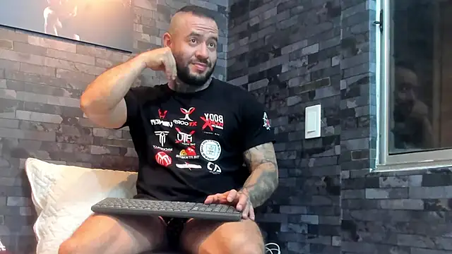 BruceDallas online show from April 2026 04:46:01 AM