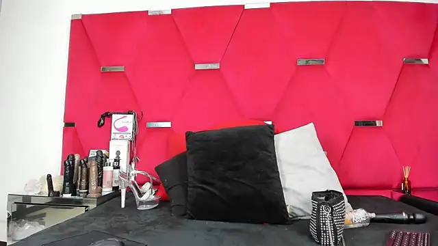 Karoll69  online show from February 2026 03:05:01 AM