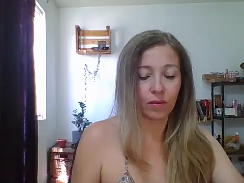 charlott ponce online show from April 2026 07:04:02 PM