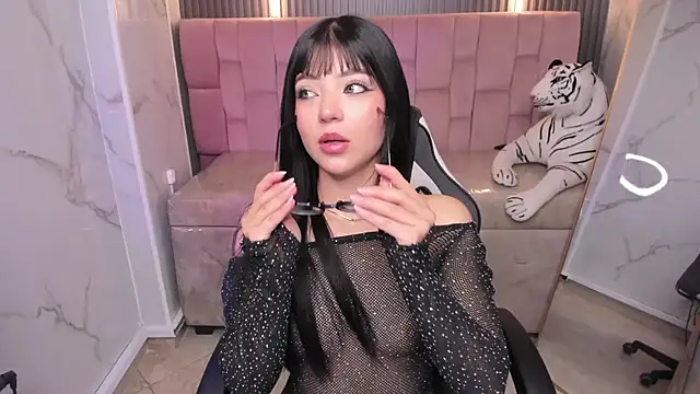  mia collins b  online show from October 2025 01:09:01 PM