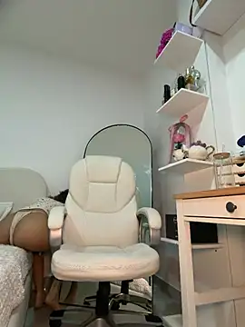 Lianh Benett online show from May 2026 04:50:02 AM