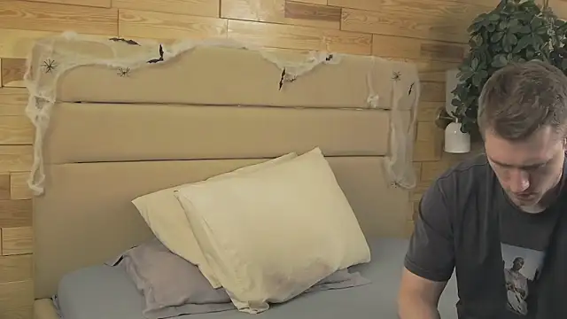 EthanPinkman online show from October 2025 04:23:02 AM