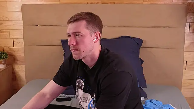 Snapshot of EthanPinkman chatting on May 2026 05:13:01 AM EthanPinkman online show from May 2026 05:13:01 AM