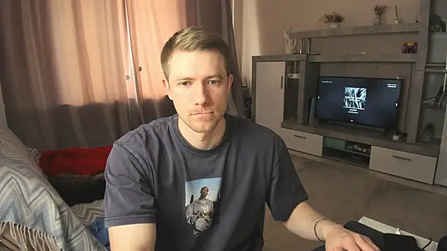 Snapshot of EthanPinkman chatting on May 2026 06:43:02 AM EthanPinkman online show from May 2026 06:43:02 AM