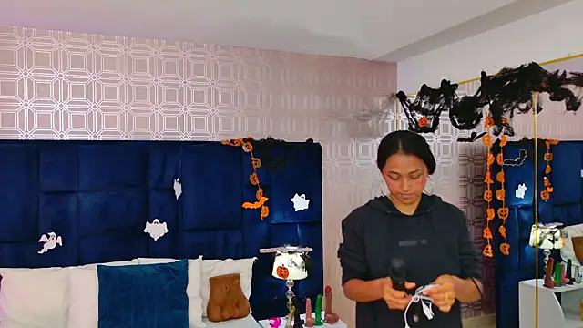 AnyLeonhard online show from November 2025 07:48:02 PM