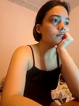 Snapshot of littlemelii chatting on December 2025 08:13:01 PM littlemelii online show from December 2025 08:13:01 PM