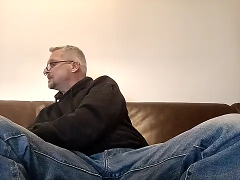 Snapshot of Heidemensch chatting on January 2025 07:10:02 PM Heidemensch online show from January 2025 07:10:02 PM