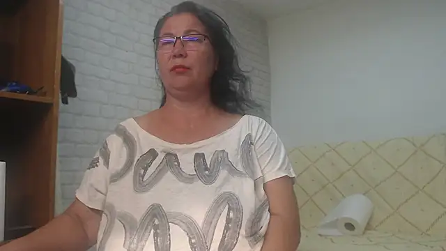 Snapshot of EmmaSquirt chatting on September 2025 05:29:01 AM EmmaSquirt online show from September 2025 05:29:01 AM