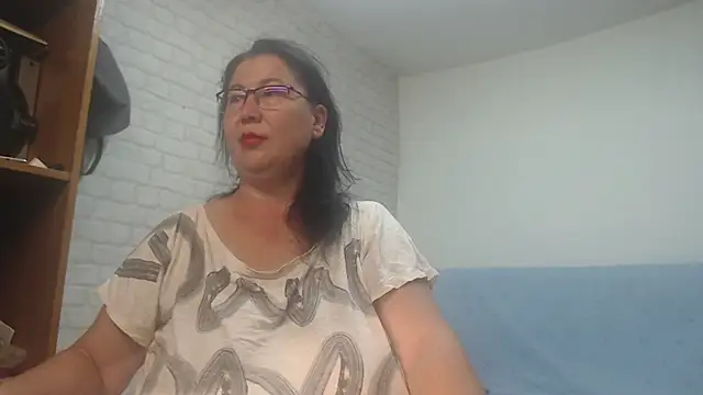 Snapshot of EmmaSquirt chatting on November 2025 06:45:01 AM EmmaSquirt online show from November 2025 06:45:01 AM