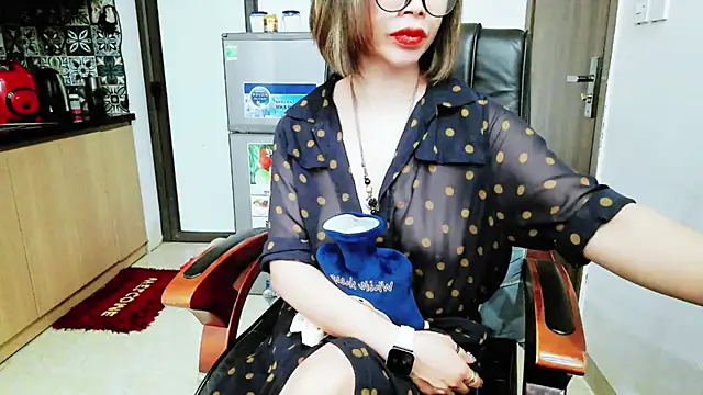 Miu-Le online show from November 2025 07:02:02 PM