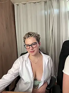 MrMrsRight online show from September 2025 08:05:01 AM