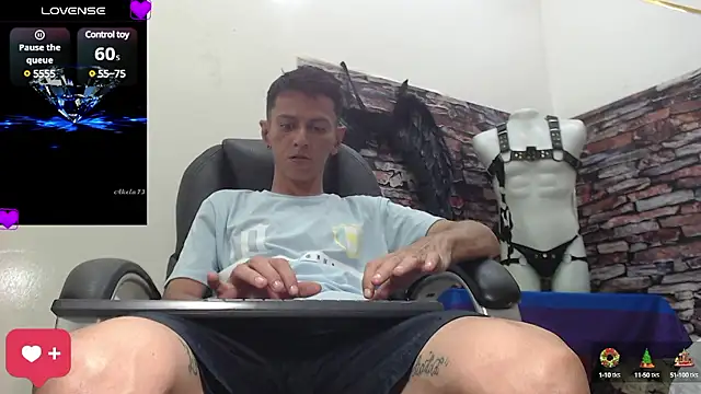 Snapshot of andy_dwels777 chatting on December 2024 08:04:02 PM andy dwels777 online show from December 2024 08:04:02 PM