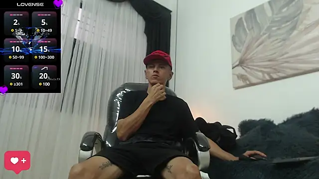 Snapshot of andy_dwels777 chatting on December 2024 12:44:01 PM andy dwels777 online show from December 2024 12:44:01 PM