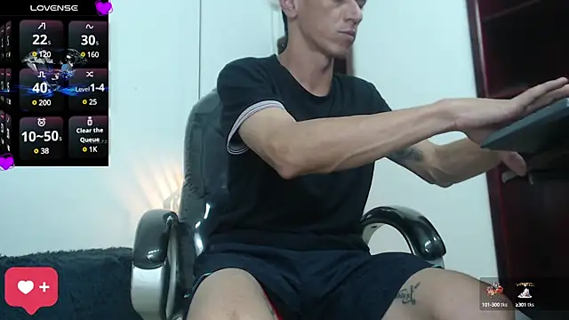 Snapshot of andy_dwels777 chatting on January 2025 01:20:01 PM andy dwels777 online show from January 2025 01:20:01 PM