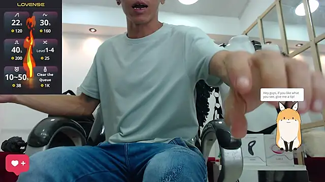 Snapshot of andy_dwels777 chatting on February 2025 10:40:01 PM andy dwels777 online show from February 2025 10:40:01 PM