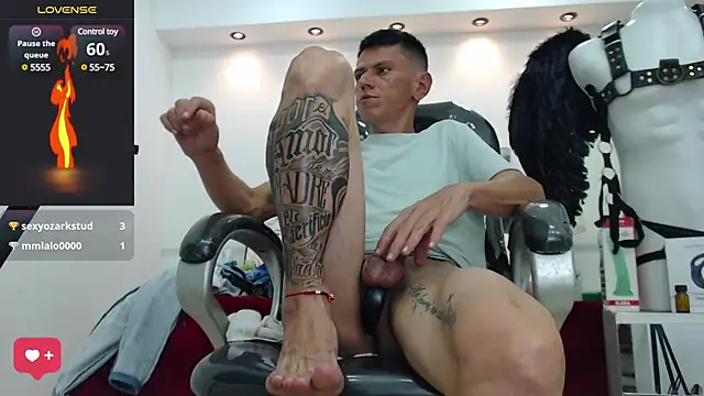 Snapshot of andy_dwels777 chatting on February 2025 01:44:01 AM andy dwels777 online show from February 2025 01:44:01 AM