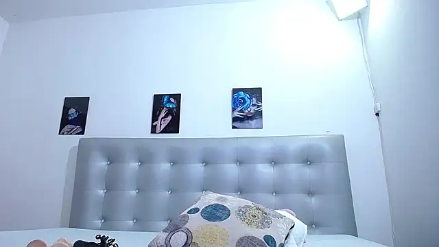 horny-juliette online show from May 2026 01:08:01 PM