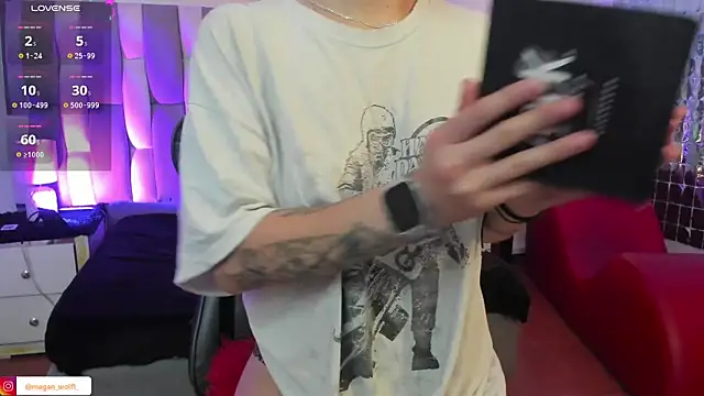 Megan wolf1  online show from February 2025 04:36:02 AM