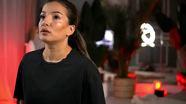 Snapshot of KellyMathews chatting on September 2025 01:51:02 AM KellyMathews online show from September 2025 01:51:02 AM