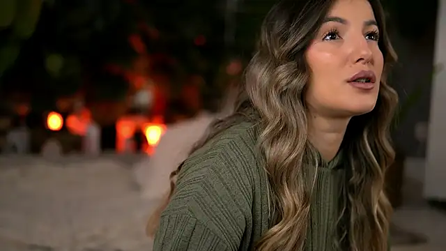 Snapshot of KellyMathews chatting on February 2026 03:07:02 AM KellyMathews online show from February 2026 03:07:02 AM