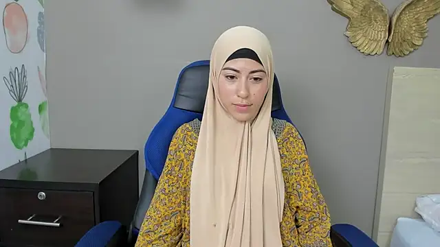 chaymae nah  online show from December 2024 05:37:01 AM