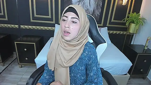 chaymae nah  online show from January 2025 12:49:01 PM