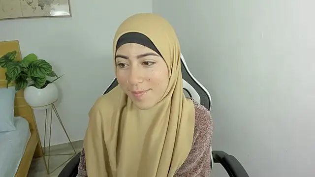 chaymae nah  online show from January 2025 12:42:01 PM