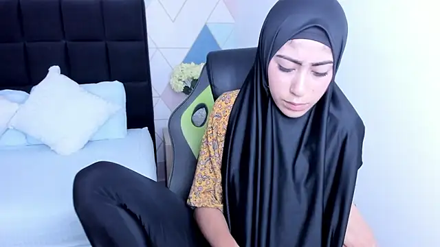 chaymae nah  online show from January 2025 03:32:02 PM