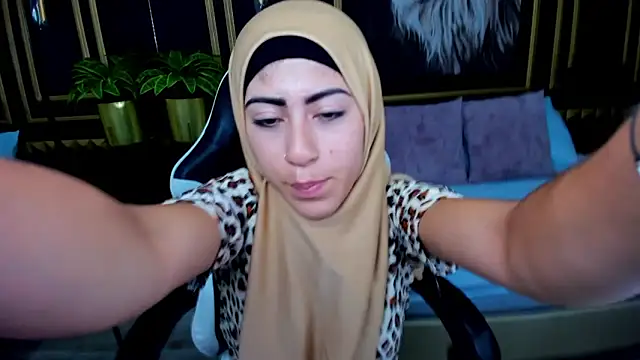 chaymae nah  online show from January 2025 12:37:01 PM