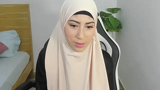 chaymae nah  online show from February 2025 03:18:02 PM